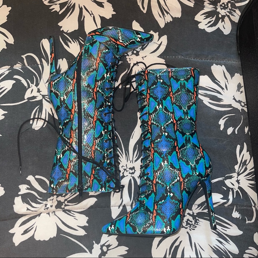Heeled boots